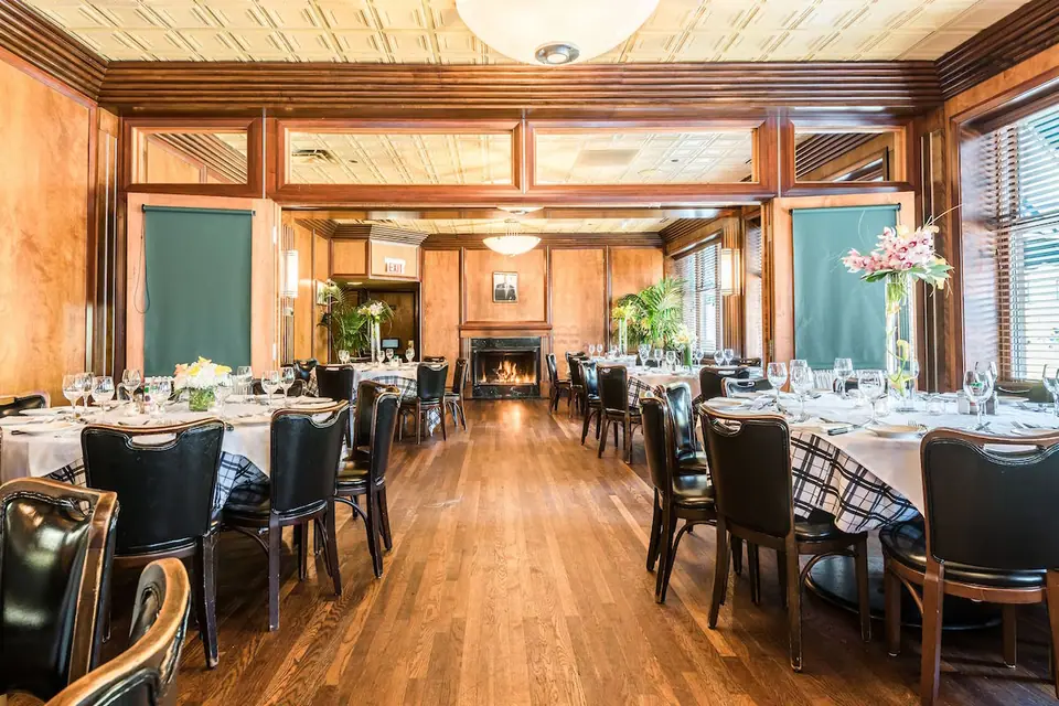 Gibsons Bar & Steakhouse